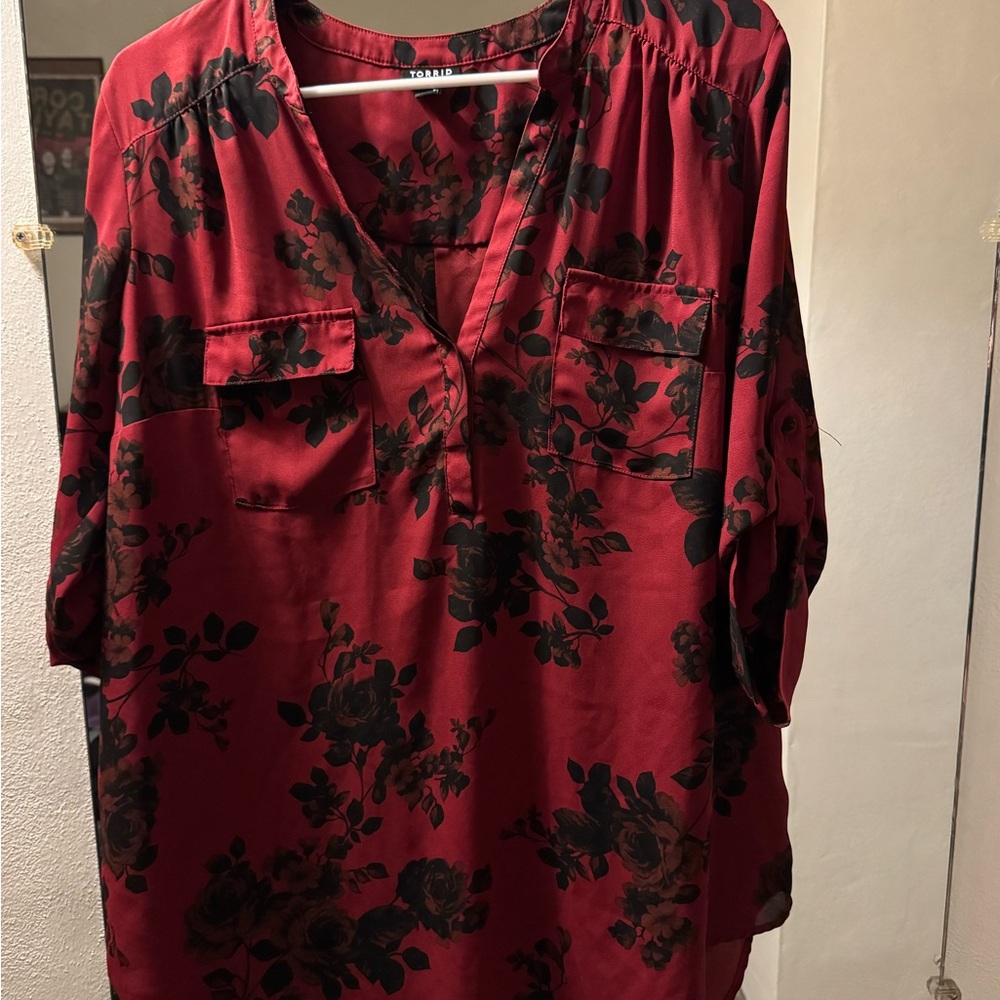 Torrid Floral Red and Black Women's Harper Top size 0 (large/XL)